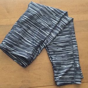 Under Armour compression Capri leggings